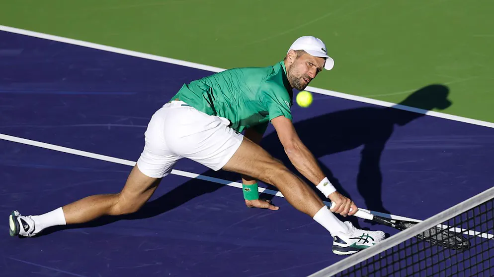 Novak Djokovic streckt sich gegen Botic van de Zandschulp vergebens
