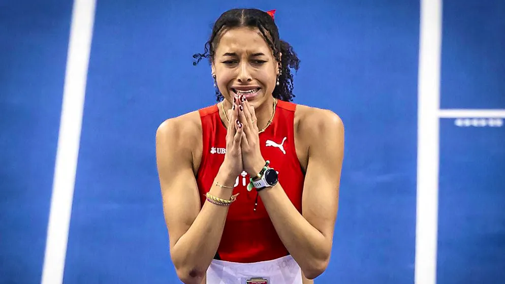 Audrey Werro cries after her fall in the 800 m final at the European Indoor Championships in Apeldoorn.