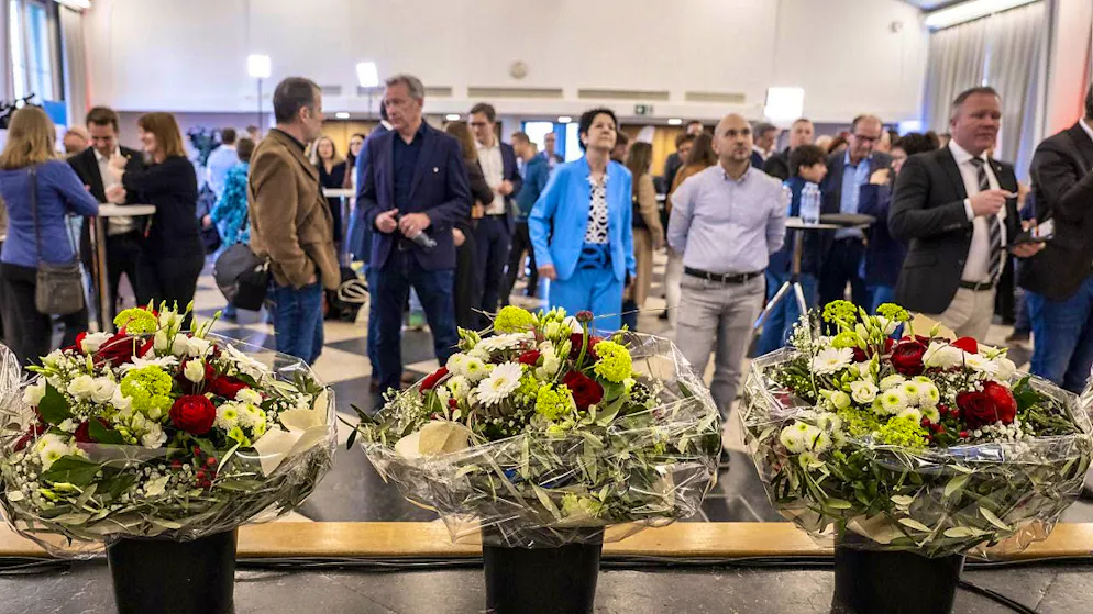 The parties await the results at the election center in Solothurn: The SVP emerges as the big winner.