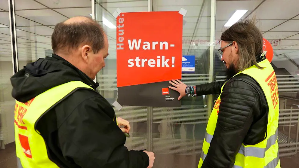 According to initial estimates, air traffic will come to a standstill in large parts of Germany. (archive picture)