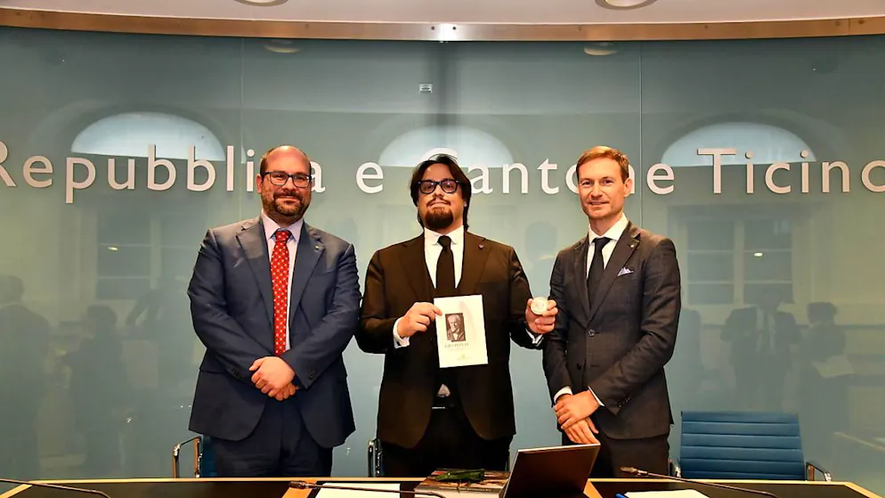 Tessin und Lombardei fordern Vollendung der Alpentransversale - Gallery. Giacomo Zamperini, Präsident einer lombardischen Kommission für die Beziehungen zur Schweiz, Michele Guerra, Präsident des Tessiner Grossen Rats und Federico Romani, Präsident des Regionalrats der Lombardei (von links nach rechts) fordern einen raschen Ausbau der Zulaufstrecken der Bahnachse.