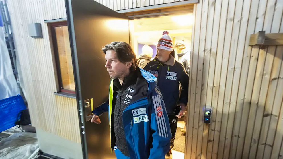 Trainer Magnus Brevig (links) wurde entlassen, während Sportdirektor Jan-Erik Aalbu (hinten) weiter das Vertrauen geniesst