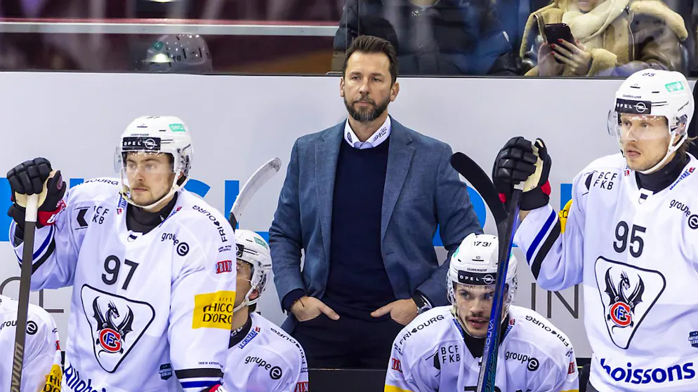 Gottéron-Trainer Lars Leuenberger kann in den Playoffs auf die Dienste eines zusätzlichen schwedischen Stürmers zählen.