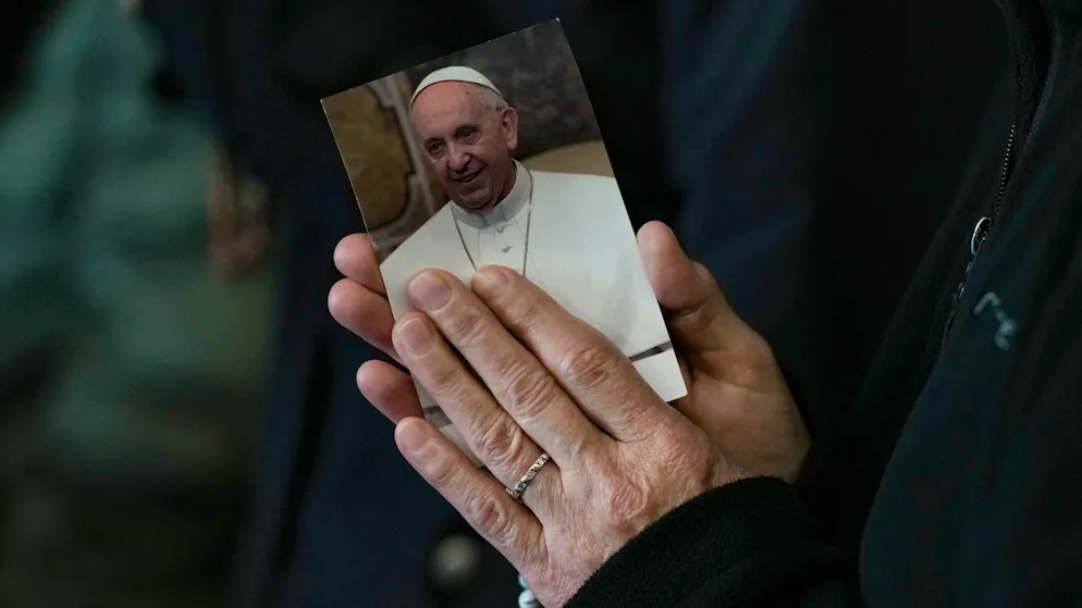 Vatikan: Papst nicht mehr in unmittelbarer Gefahr - Gallery. Papst Franziskus ist bereits seit mehr als drei Wochen im Krankenhaus. 