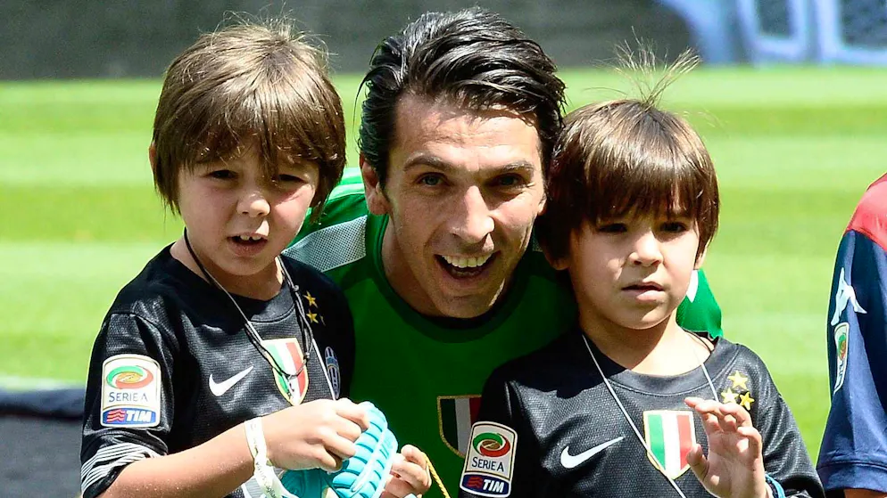 Ein Foto aus dem Jahr 2014: Gianluigi Buffon mit seinen Söhnen Louis (links) und David.