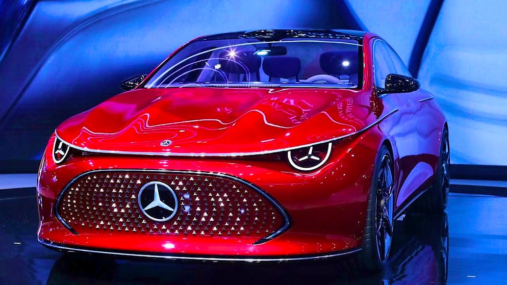 German car manufacturers are losing ground on the global market. BMW, VW and Mercedes-Benz are particularly hard hit by competition from China. But the withdrawal from Russia is also making itself felt.(symbolic image)