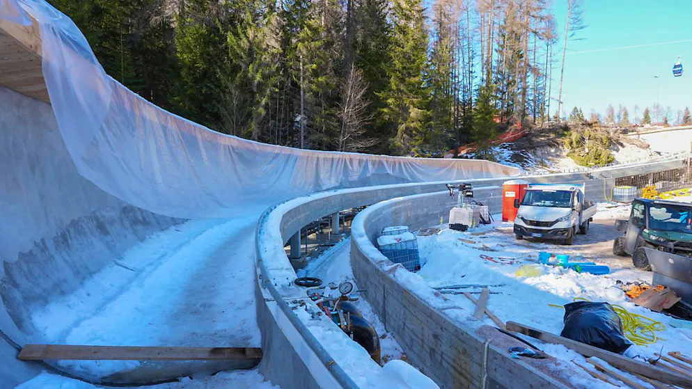 IBSF-Präsident Ivo Ferriani über Bobbahnen, Sicherheit und Russland - Gallery. Bauarbeiten im Cortina Sliding Center, dem Austragungsort für die Bob-, Schlittel- und Skeleton-Disziplinen bei den Olympischen Winterspielen 2026, aufgenommen Ende Januar 2025