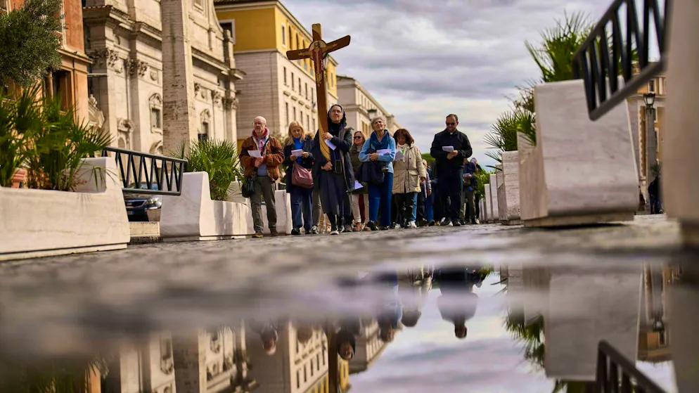 Vatican: Pope no longer in immediate danger - Gallery. Pilgrims in Rome are also praying for Pope Francis, who is suffering from lung disease.