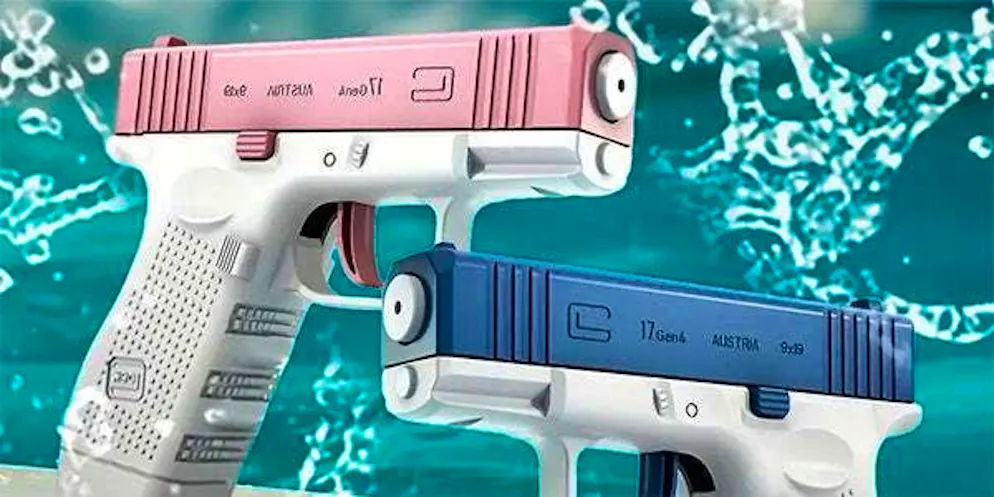 If they are too similar to real weapons, water pistols may not be imported into Switzerland. (symbolic image)