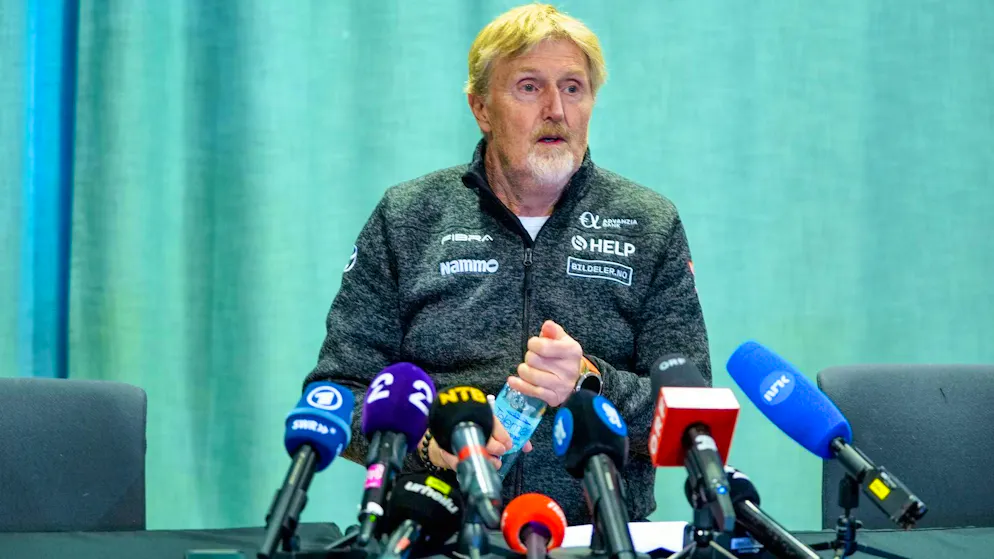 A lot of explaining to do: Jan Erik Aalbu in front of the microphones.