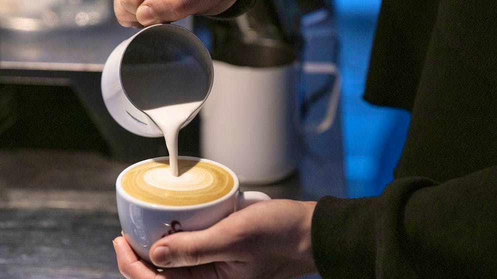 The question of whether a cappuccino can still be drunk after lunchtime is one of the big debates in the coffee world. (theme picture)