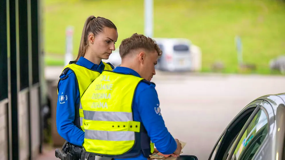 Die Schweiz führt schon heute Grenzkontrollen durch, da sie zwar zum Schengen-Raum, aber nicht zur EU-Zollunion gehört. (Symbolbild)