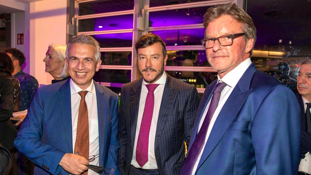 Dieter Berninghaus (right) with René Benko (center) at the opening of a department store in Frankfurt am Main on 27 October 2021. On the left: Frankfurt's mayor at the time, Peter Feldmann.