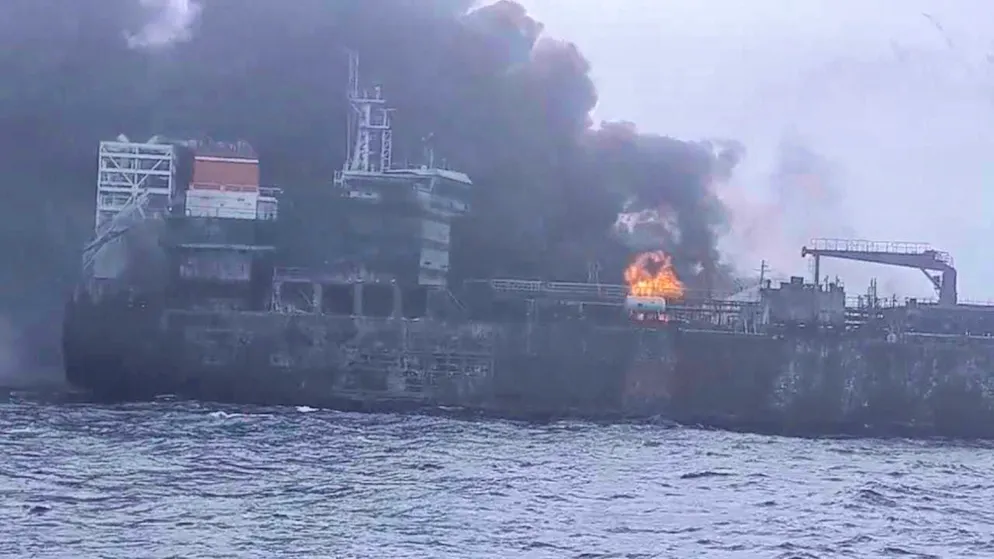 dpatopbilder - Rescue workers work at the scene after a cargo ship collided with a tanker carrying fuel for the US military off eastern England. Photo: Denys Mezentsev/AP/dpa - ATTENTION: For editorial use only and only with full attribution to the above credit
