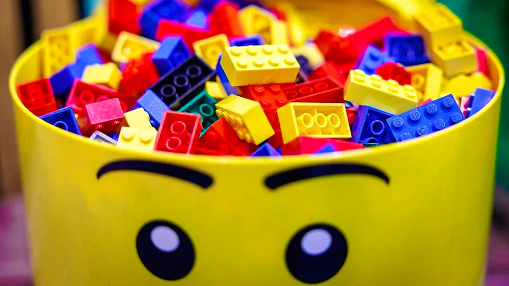 Business with Lego bricks is flourishing. (symbolic image)