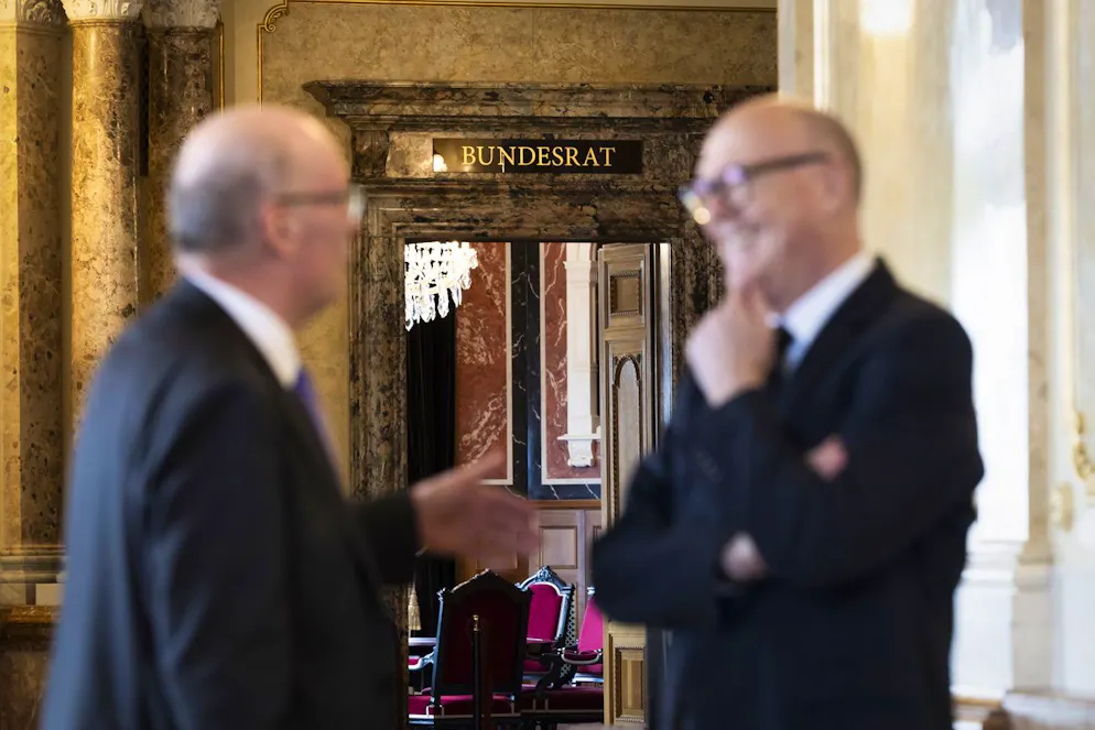 Zwei Männer, ein gemeinsames Ziel: Die Bundesratskandidaten der Mitte, Martin Pfister (rechts) und Markus Ritter.