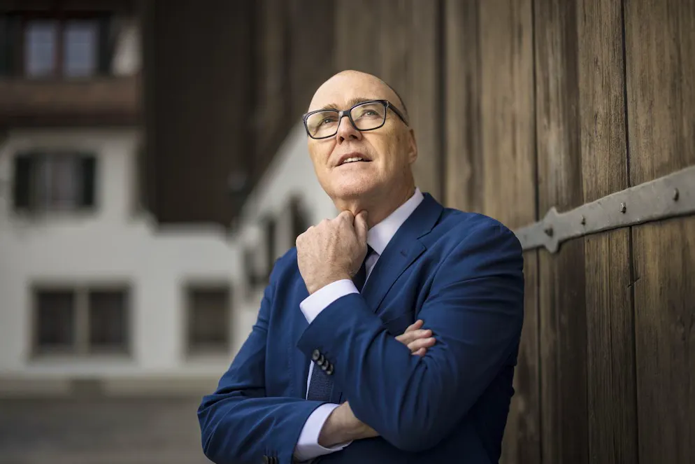 Martin Pfister sagt, er rechne auch mit Stimmen aus der SVP.