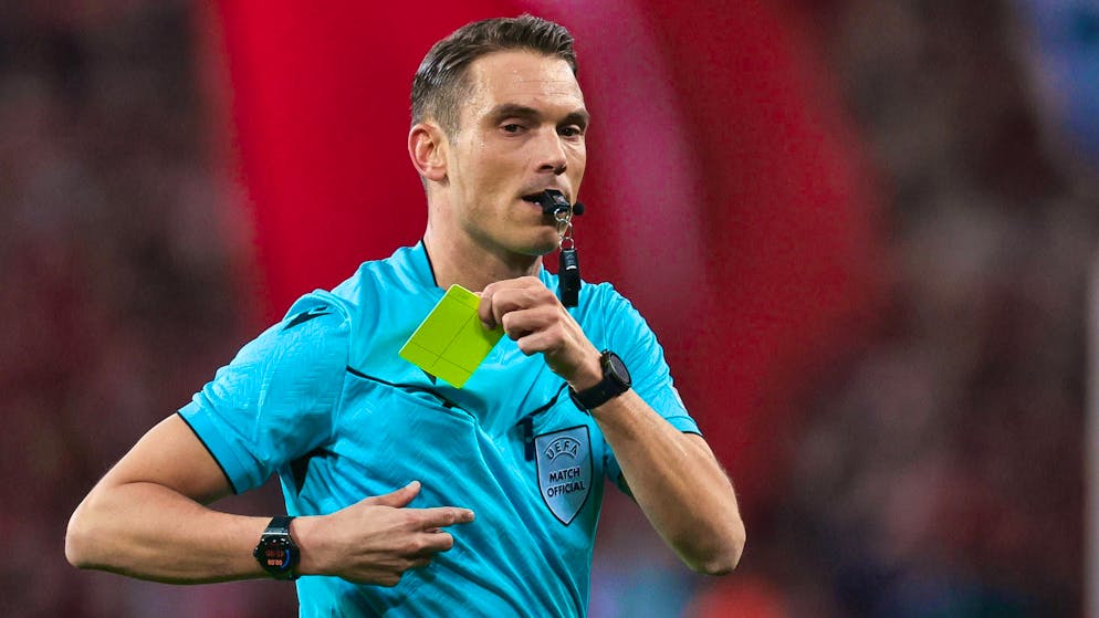 Sandro Schärer is the center of attention in one scene in particular.