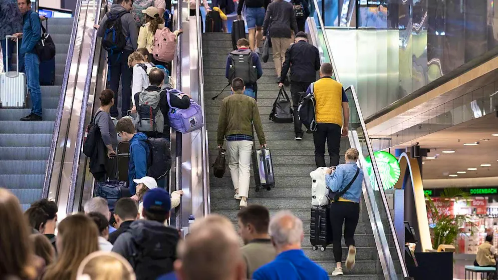 2.03 million passengers traveled through Zurich Airport in February. (archive image)