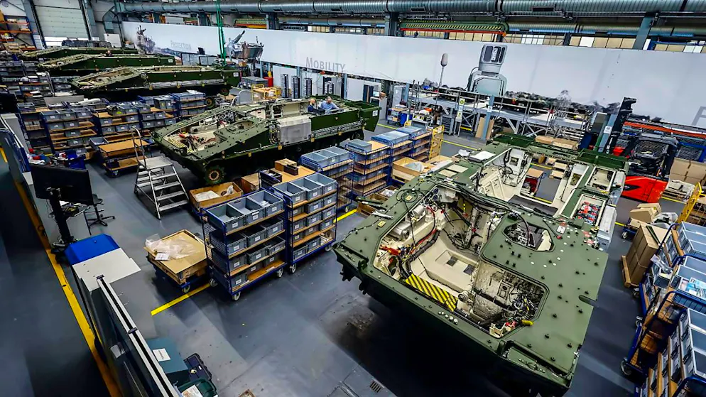Der deutsche Rüstungskonzern Rheinmetall hat volle Auftragsbücher. Der Ukraine-Krieg und die unsichere geopolitische Weltlage kurbelt die Nachfrage nach Kriegsgerät an.(Archivbild)