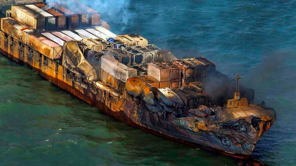 Smoke billowing from the cargo ship MV Solong in the North Sea off the coast of Yorkshire in England. Photo: Dan Kitwood/getty pool/AP/dpa