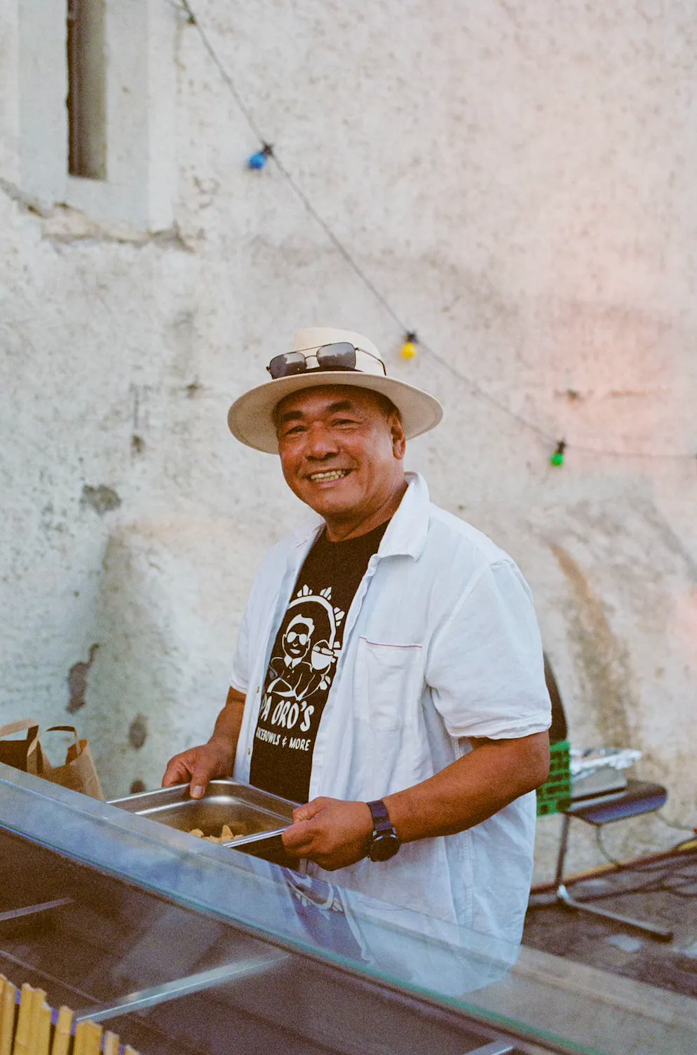 Ube-Wurzel im Papa Oro's. Namensgeber der vier Restaurants: Papa Oro höchstpersönlich. 