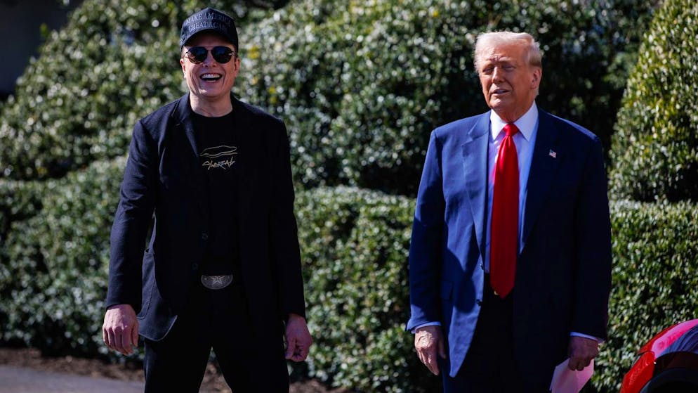 «Es gibt kein besseres Team»: Elon Musk (links) und Donald Trump am 11. März vor dem Weissen Haus.