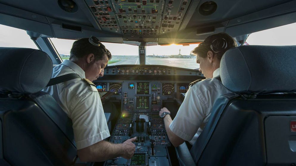 Röstigraben im Swiss-Cockpit? Deutsch und Englisch werden bei Swiss-Pilot*innen vorausgesetzt, dadurch sind Kandidat*innen aus der Westschweiz und dem Tessin benachteiligt, moniert ein Insider. (Themenbild)