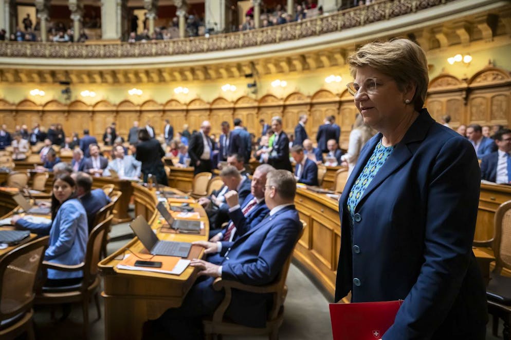 L'elezione del nuovo membro del Consiglio federale del 12 marzo 2025. La Consigliera federale uscente Viola Amherd arriva poco prima dell'elezione del suo sostituto in Consiglio federale da parte dell'Assemblea federale unitaria, mercoledì 12 marzo 2025 nella sala del Consiglio nazionale a Berna.