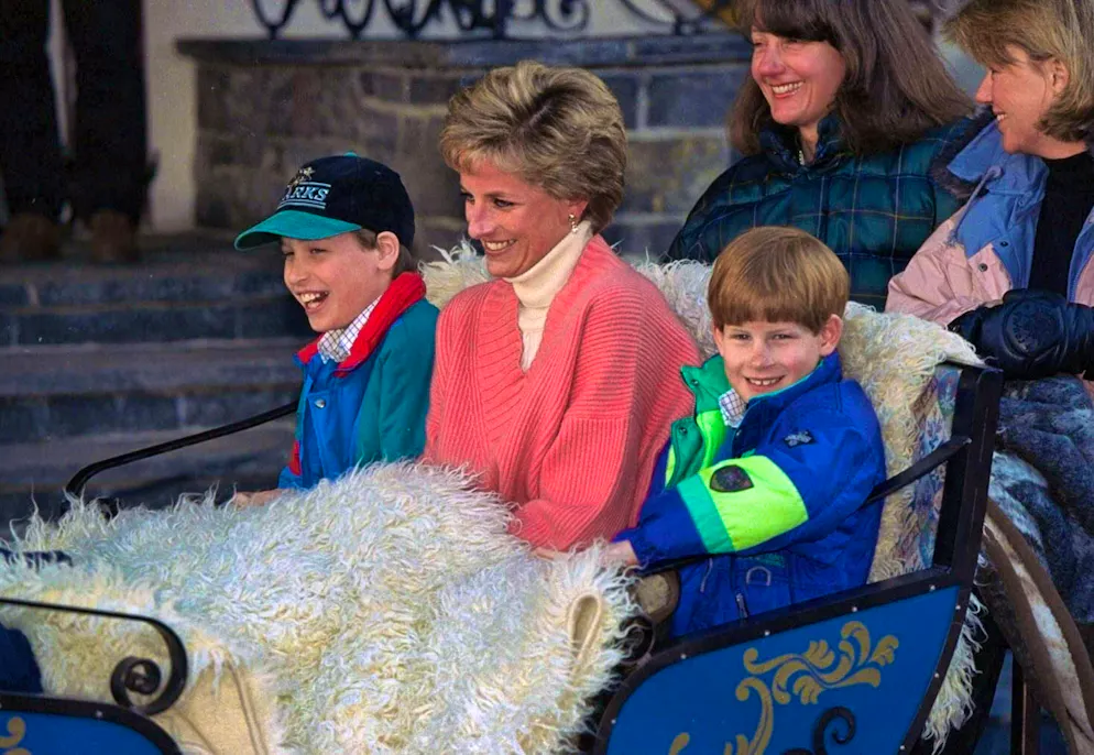 La principessa Diana con i figli William e Harry (foto d'archivio).
