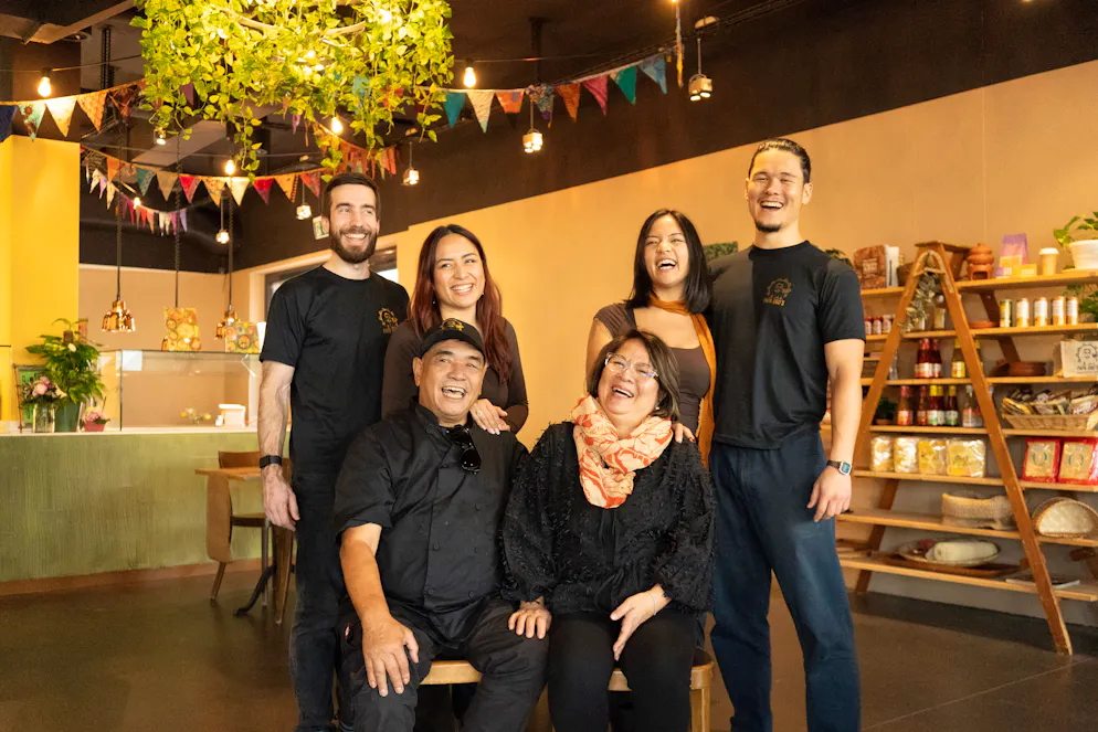 Ube-Wurzel im Papa Oro's. Das Erfolgsrezept des Papa Oro's? Die ganze Familie mischt mit.  