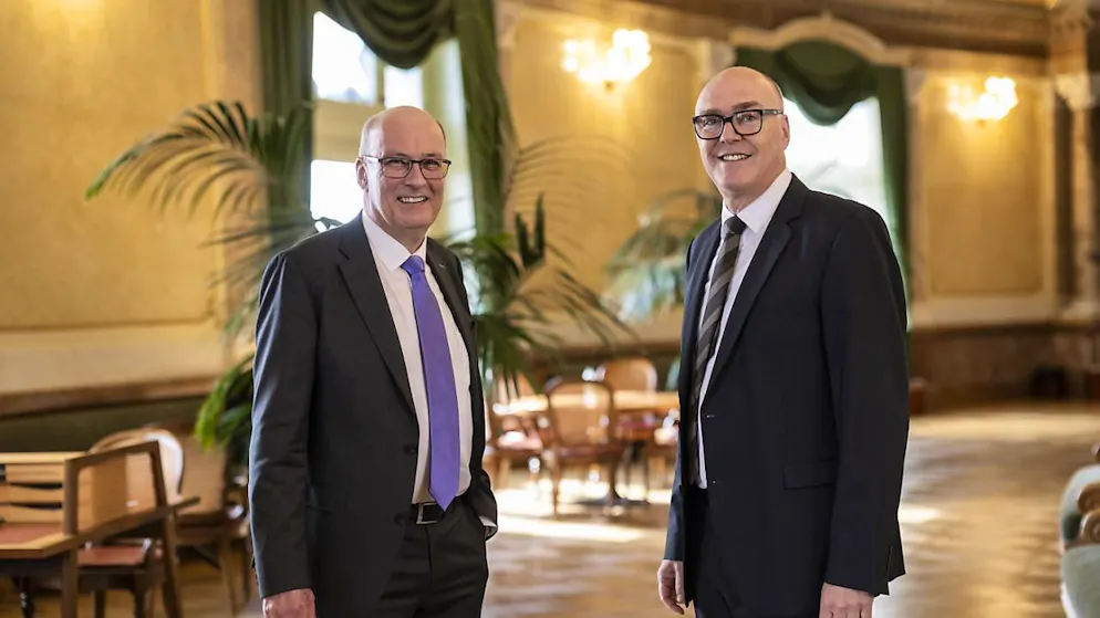 Der St. Galler Nationalrat Markus Ritter (links) oder der Zuger Regierungsrat Martin Pfister dürfte am Mittwochvormittag zum Nachfolger von Bundesrätin Viola Amherd gewählt werden.