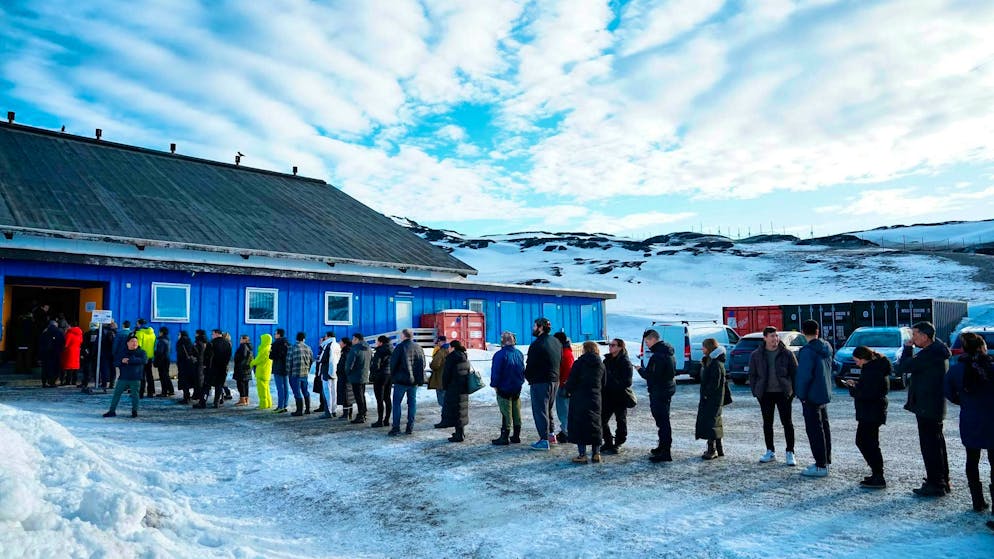 Trump's dream island of Greenland before change of government - Gallery. There was a big crowd at the election.