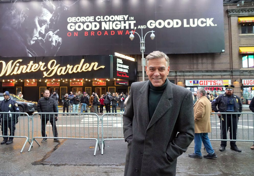 George Clooney ritorna a teatro con lo spettacolo «Good Night and Good Luck», dal 2 aprile al Winter Garden Theater di New York.