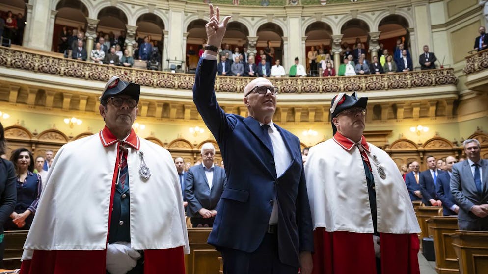 Der neugewählte Bundesrat Martin Pfister wird unmittelbar nach der Wahl durch die Vereinigte Bundesversammlung vereidigt.