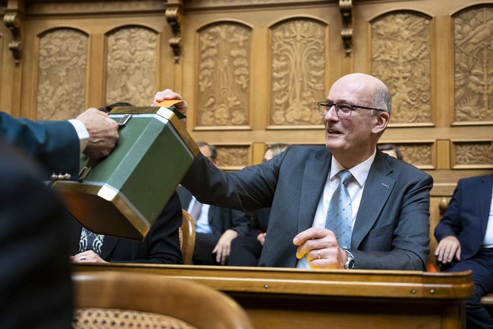 L'elezione del nuovo membro del Consiglio federale del 12 marzo 2025. Markus Ritter, un po' a sorpresa, è solo secondo, con 105 voti. Il suo avversario ne ha ottenuti 122, a un solo voto dalla maggioranza assoluta.