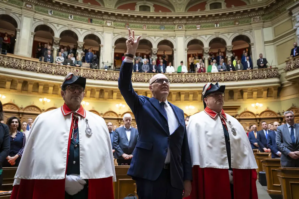 Mitte Pfister-Nachfolge. Amherds Nachfolger steht bereits fest: Martin Pfister ist am 12. März in den Bundesrat gewählt worden. 
