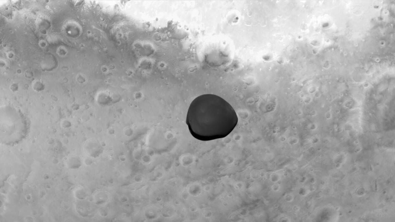 Space travel. Hera transmits images of the little-known far side of a Martian moon