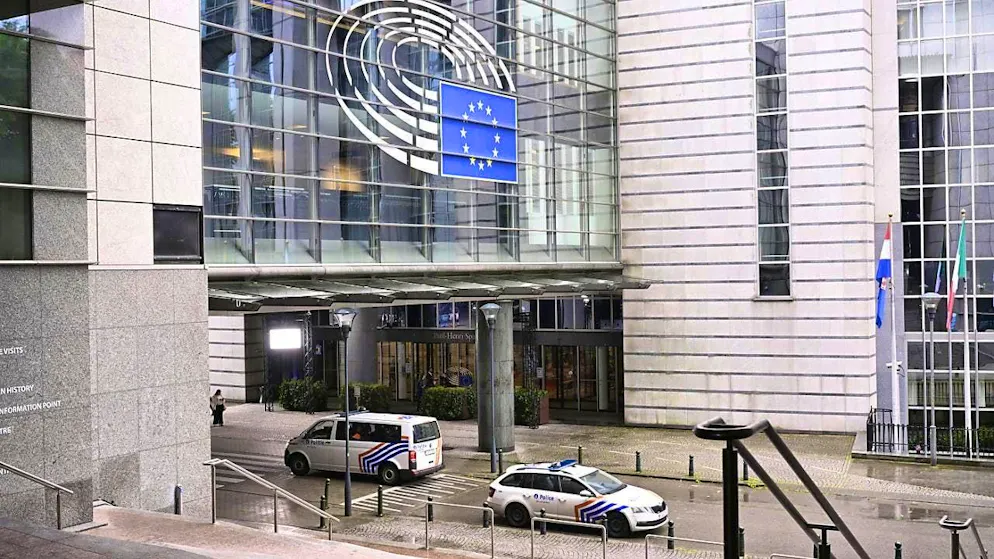 ARCHIVE - Police cars parked in front of the European Parliament (archive photo). Photo: Laurie Dieffembacq/Belga/dpa
