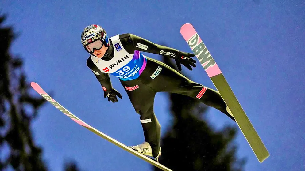 Top athlete Marius Lindvik, among others, was suspended by the world federation. (archive picture)