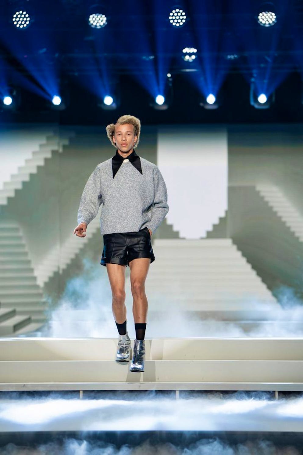 «GNTM»: Drama in Folge 8. Einen Sturz hat John hier schon hinter sich – doch der nächste folgt sogleich ...