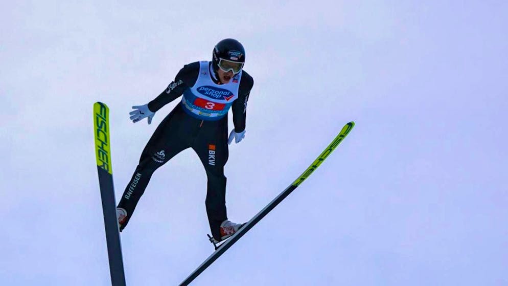 Gregor Deschwanden still overtakes teammate Killian Peier