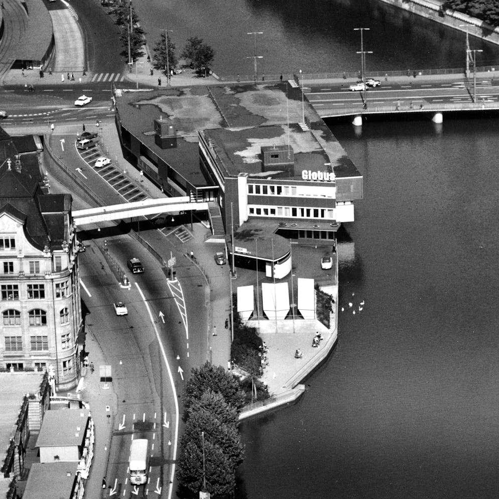 Die Anfänge der Zürcher Papierfabrik an der Sihl – an der Limmat. Das neue Globus-Provisorium 1962.