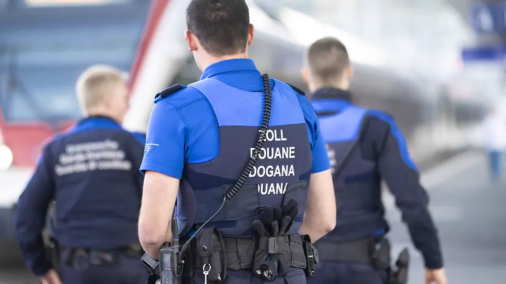 Grenzwächter im November 2023 am Bahnhof in Chiasso. (Archivbild)