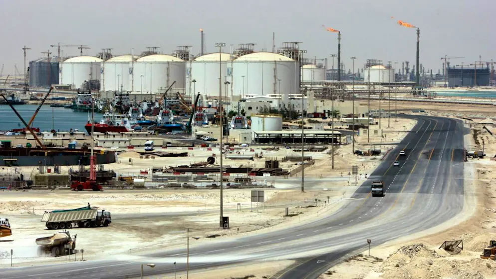 ARCHIV - Ein Blick über einen kleinen Teil der weitläufigen Gasanlagen von Ras Laffan bei Doha, Katar (Archivbild). Foto: Tim Brakemeier/dpa - ACHTUNG: Dieses Foto hat dpa bereits im Bildfunk gesendet
