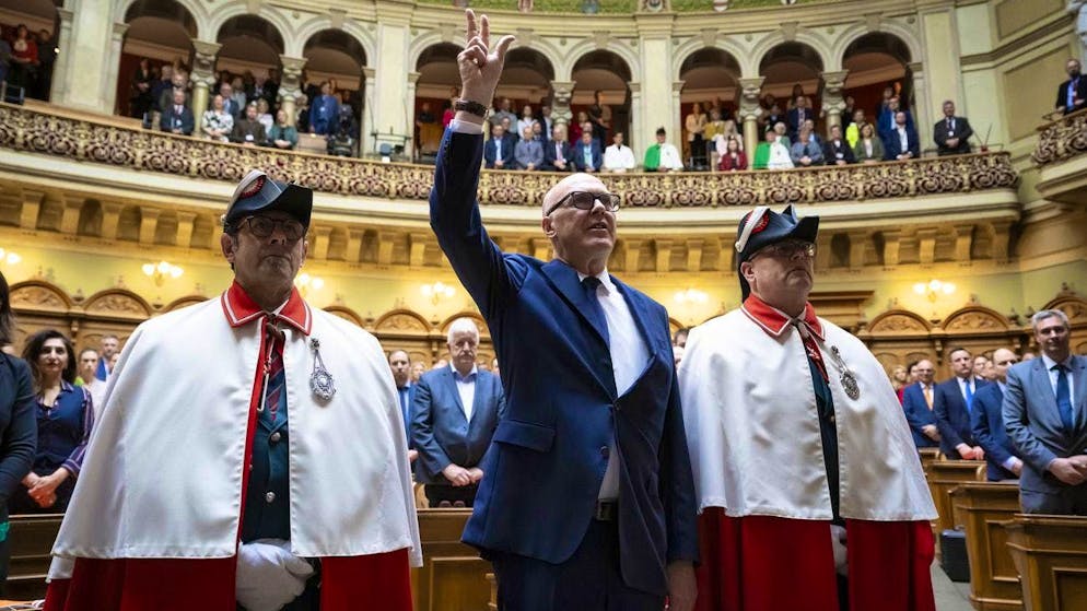 The newly elected Federal Councillor Martin Pfister is sworn in immediately after his election by the United Federal Assembly.