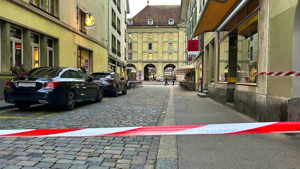 Police operation in Bern ends after several hours - Gallery. Anyone traveling from the old town towards the train station had to take a detour.