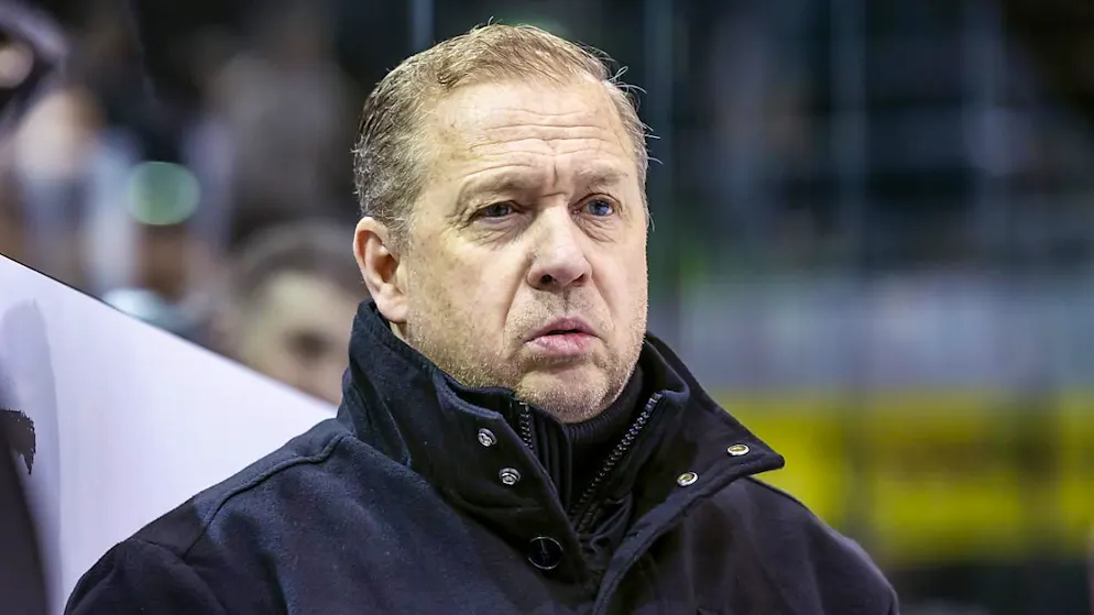 Greg Ireland verlängert den Vertrag mit Ajoie.
