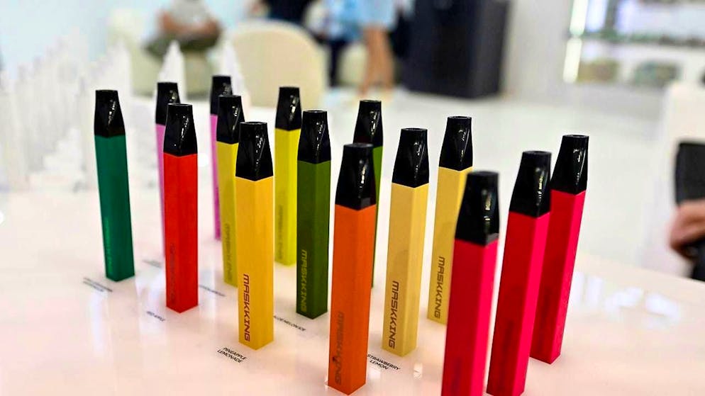 The Tobacco Abuse Working Group is calling for a rapid ban on the sale of disposable cigarettes and nicotine pouches containing 6-methyl nicotine. (archive picture)