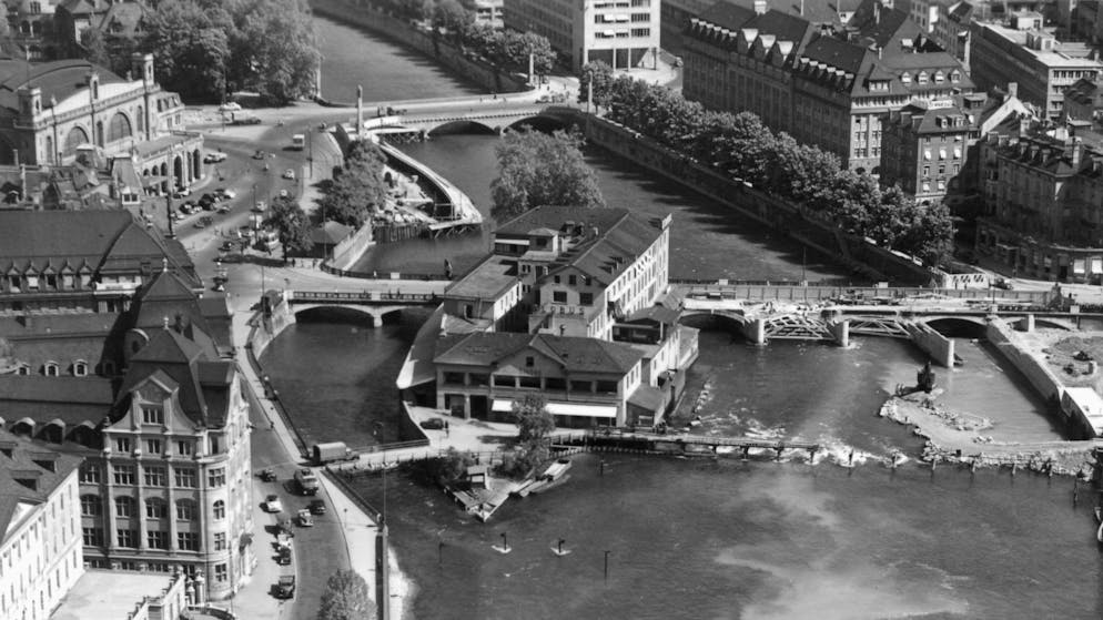 Die Anfänge der Zürcher Papierfabrik an der Sihl – an der Limmat. ... auf diesem Foto von 1950 verschwunden sind. 
